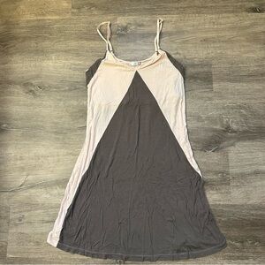 Euforia Vega V Neck Chemise in Gray and Pink